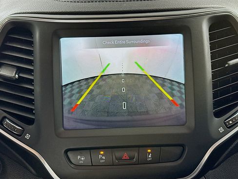 Used 2023 Jeep Cherokee Altitude Lux image 23