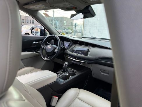 Used 2019 Cadillac XT4 Premium Luxury w/ Technology Package AWD/4WD image 9