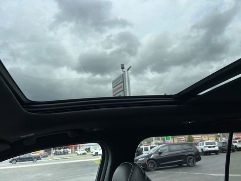 Used 2025 Jeep Grand Cherokee L Limited w/ Black Appearance Package image 31