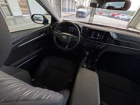 Used 2025 Toyota Camry LE image 38