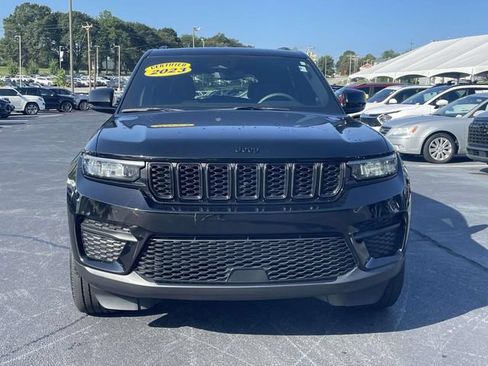 Used 2023 Jeep Grand Cherokee Altitude RWD image 2