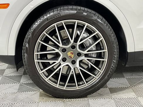 Used 2023 Porsche Cayenne Platinum Edition AWD/4WD image 29