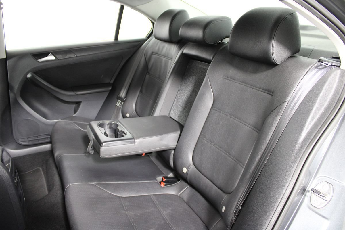 Used 2011 Volkswagen Jetta SE FWD image 15