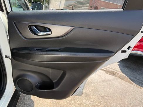 Used 2016 Nissan Rogue S AWD/4WD image 24