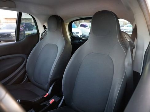 Used 2016 smart fortwo passion image 8