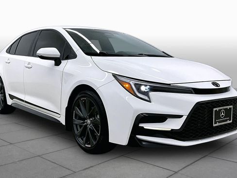 Used 2026 Toyota Corolla SE FWD image 3