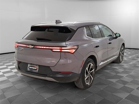 Used 2025 Chevrolet Equinox EV LT w/ Convenience Package image 3