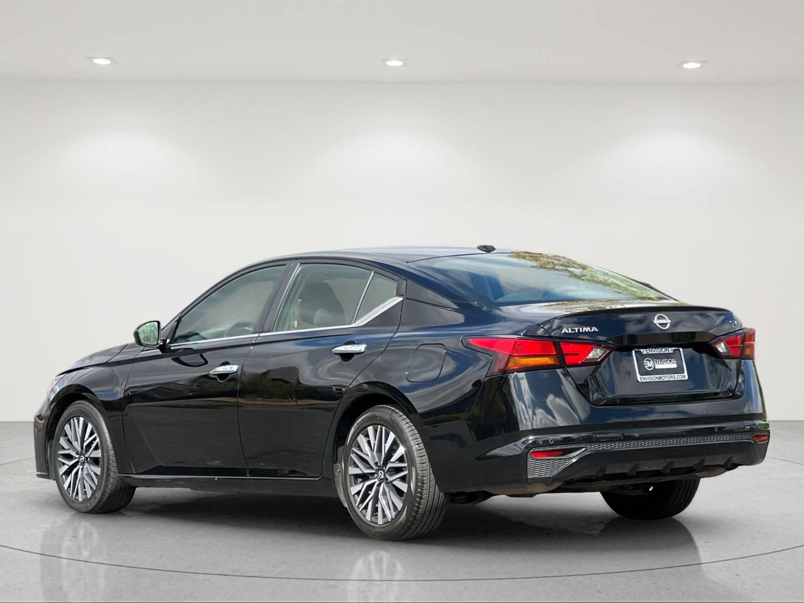 Used 2024 Nissan Altima 2.5 SV FWD image 3