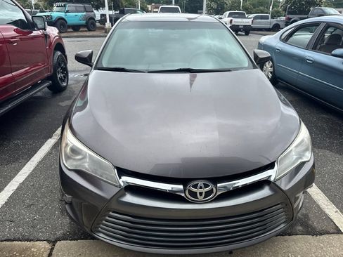 Used 2017 Toyota Camry LE FWD image 3