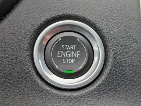 Used 2023 Cadillac XT4 Sport image 32