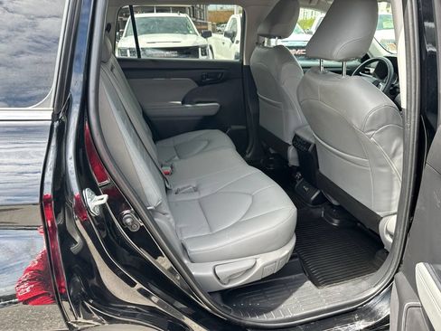 Used 2023 Toyota Highlander LE FWD image 15