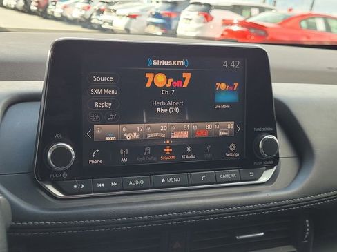 Used 2021 Nissan Rogue S FWD image 9