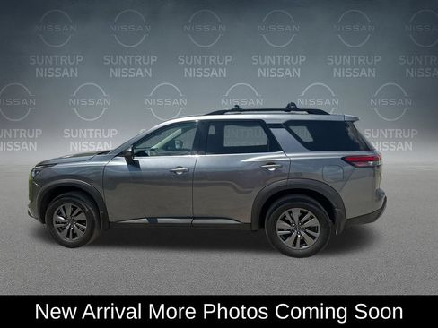 Used 2025 Nissan Pathfinder SV w/ SV Premium Package FWD image 3