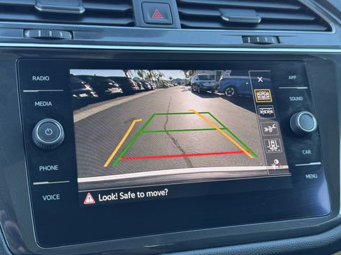 Certified 2021 Volkswagen Tiguan SE w/ Panoramic Sunroof Package image 27