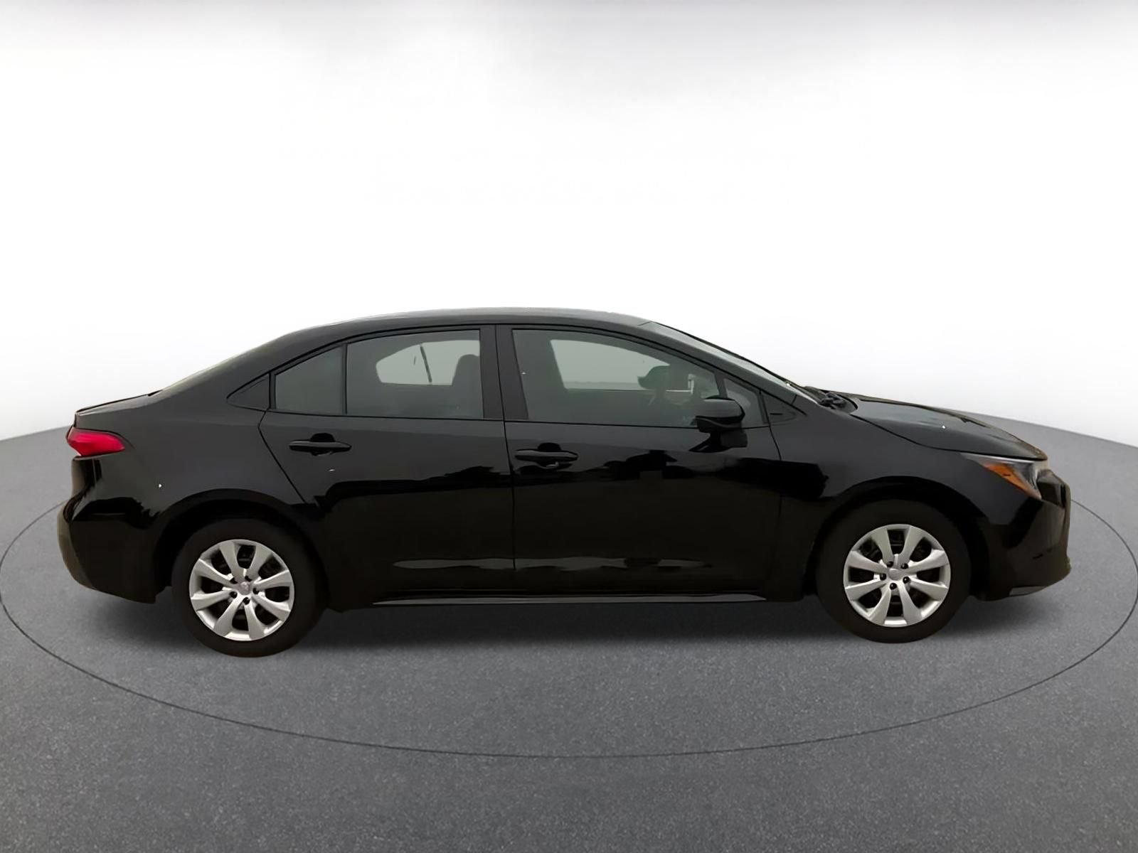 Used 2025 Toyota Corolla LE FWD image 15