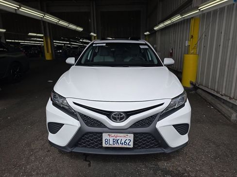 Used 2019 Toyota Camry SE w/ Carpet Mat Package FWD image 2