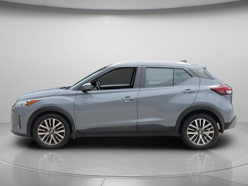 Used 2021 Nissan Kicks SV FWD image 3