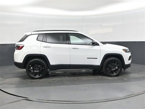 New 2026 Jeep Compass Latitude image 2