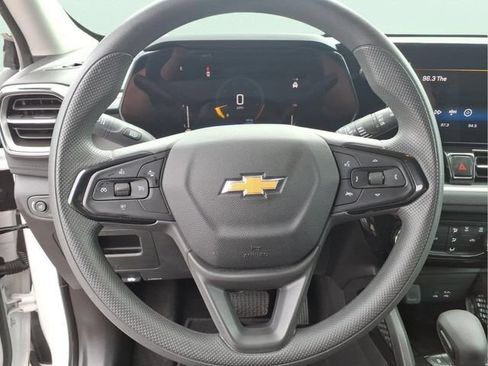 Used 2025 Chevrolet TrailBlazer LT AWD/4WD image 22