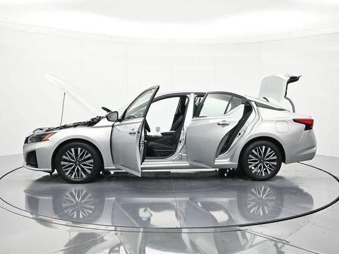 Used 2025 Nissan Altima 2.5 SV image 47