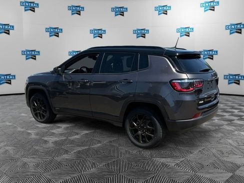 Used 2022 Jeep Compass Latitude w/ Sun and Sound Group AWD/4WD image 3