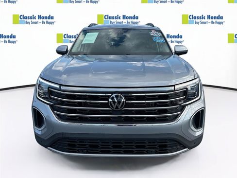 Used 2025 Volkswagen Atlas SE FWD image 2