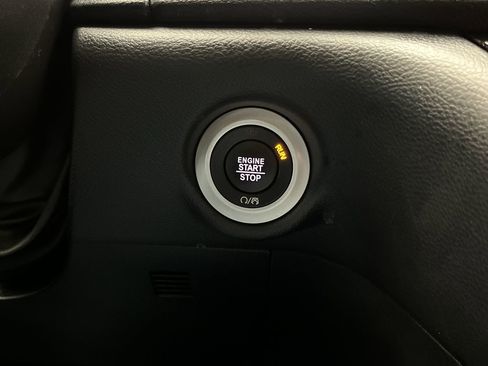 Used 2025 Chrysler Pacifica Select FWD image 21