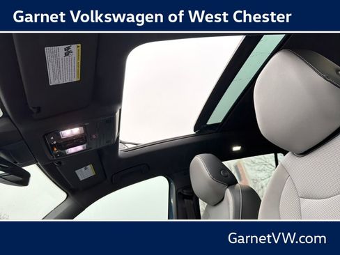 New 2026 Volkswagen Tiguan SE R-Line AWD/4WD image 17