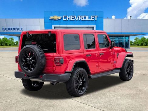 Used 2025 Jeep Wrangler Unlimited Sahara AWD/4WD image 4