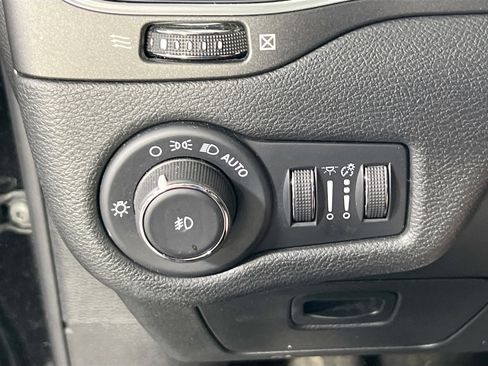 Used 2022 Jeep Cherokee Trailhawk AWD/4WD image 10