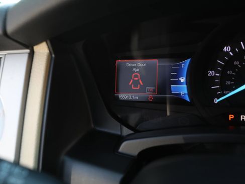 Used 2016 Ford Expedition Limited image 28