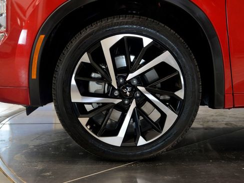 Used 2025 Mitsubishi Outlander SEL image 10