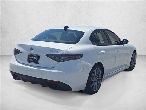 Used 2025 Alfa Romeo Giulia RWD image 5
