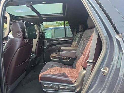 Used 2022 Cadillac Escalade Sport Platinum AWD/4WD image 4