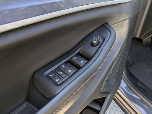 Used 2023 Jeep Grand Cherokee Limited AWD/4WD image 13