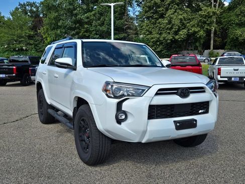 Used 2021 Toyota 4Runner SR5 Premium w/ Moonroof Package AWD/4WD image 8