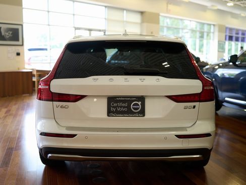 Certified 2025 Volvo V60 B5 Cross Country Plus image 5