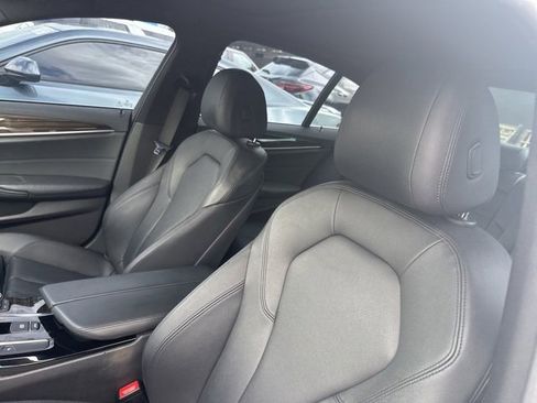 Used 2018 BMW 530e 530e iPerformance image 10