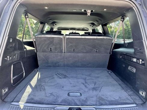 Used 2024 Jeep Wagoneer L Series II w/ Flexible Seating Group AWD/4WD image 9