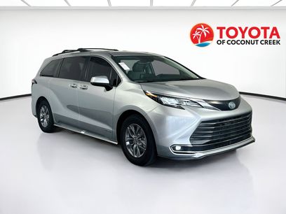 Used 2021 Toyota Sienna XLE