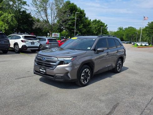 Used 2025 Subaru Forester Premium AWD/4WD image 4