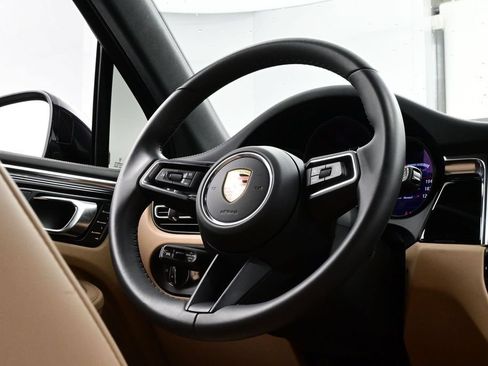 Certified 2025 Porsche Macan AWD/4WD image 21