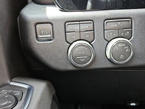 New 2026 Chevrolet Silverado 1500 LT w/ Z71 Off-Road Package AWD/4WD image 21