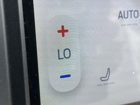 Used 2024 Ford Edge SEL image 25