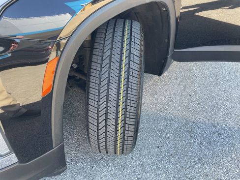 Used 2023 Chevrolet Traverse LT image 64