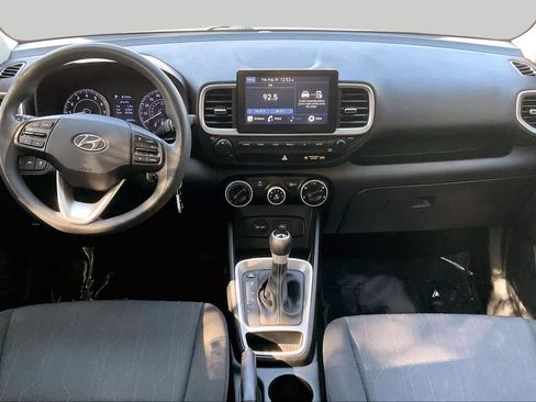 Used 2021 Hyundai Venue SE FWD image 16