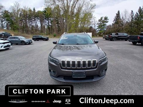 Used 2019 Jeep Cherokee Latitude Plus w/ Cold Weather Group AWD/4WD image 2