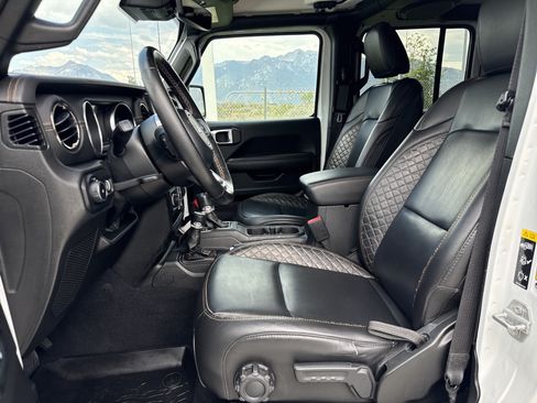 Used 2023 Jeep Wrangler Unlimited Sahara AWD/4WD image 18