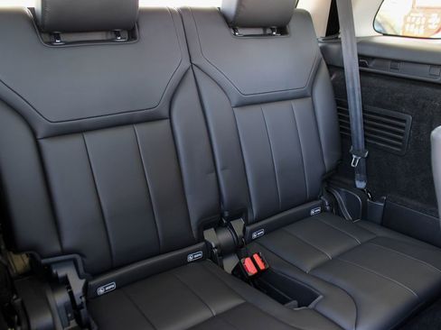 Used 2019 Land Rover Discovery HSE image 22