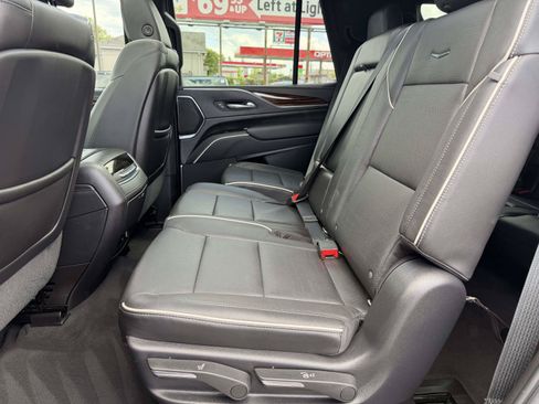 Used 2021 Cadillac Escalade Premium Luxury AWD/4WD image 9